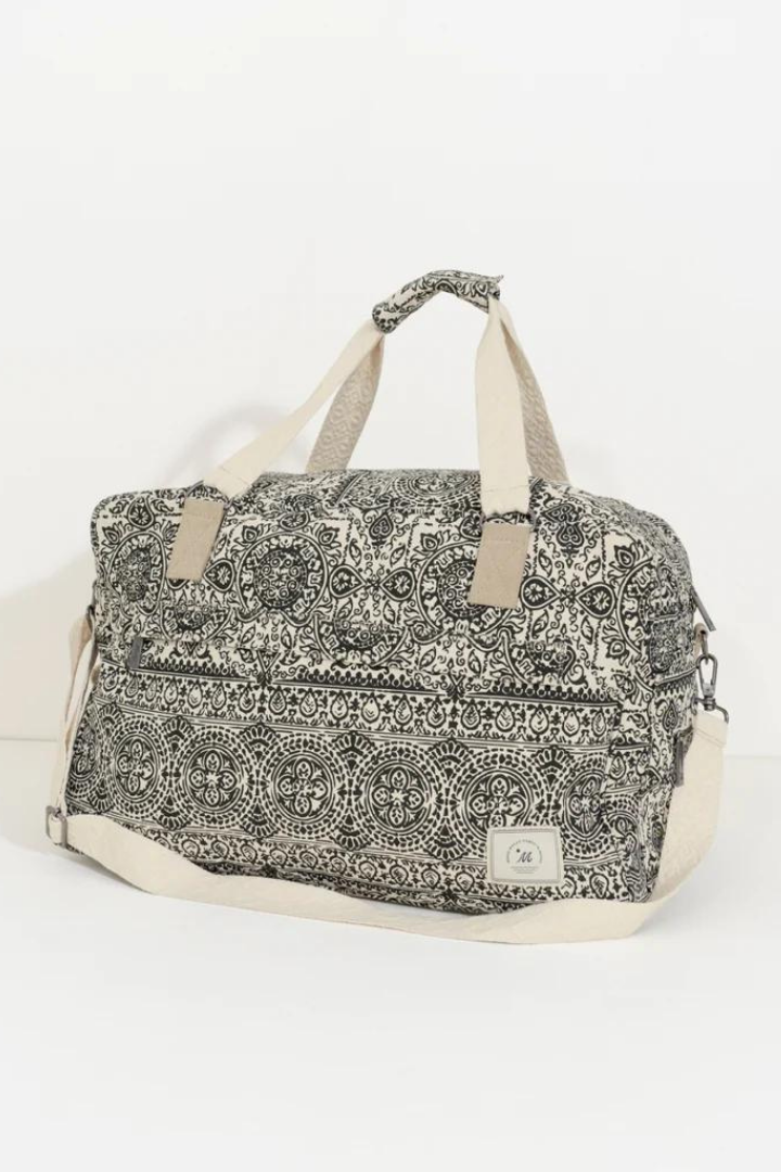Long Weekender Black & White