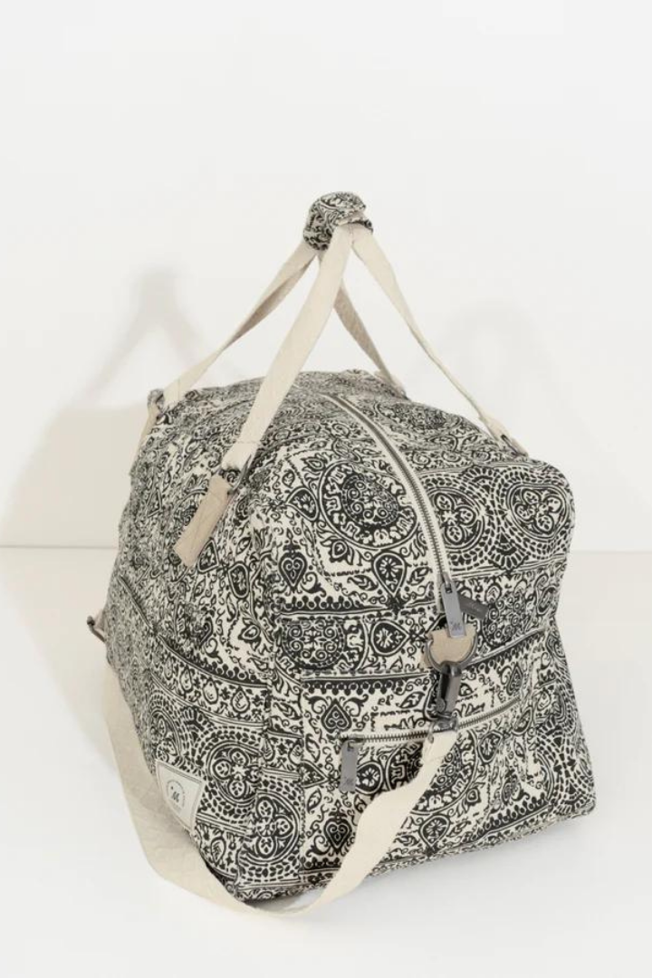 Long Weekender Black & White